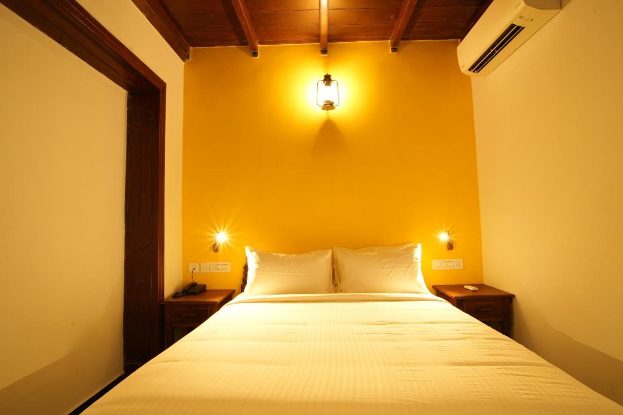 Hotel The Sunset Bay Fort Kochi Exterior foto