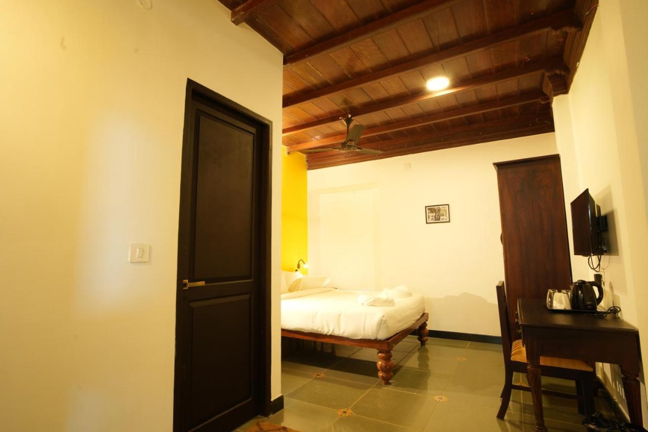 Hotel The Sunset Bay Fort Kochi Exterior foto