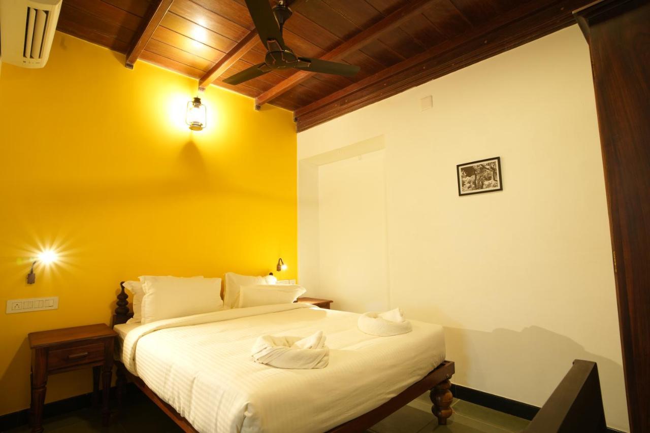 Hotel The Sunset Bay Fort Kochi Exterior foto